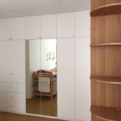 Schlafzimmerschrank mit Spiegeltüren