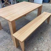 Tisch mit Bank aus Massivholz Lärche